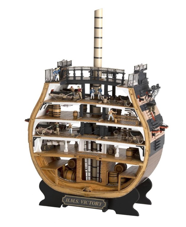Maquette de bateau en bois une coupe du "HMS Victory"
