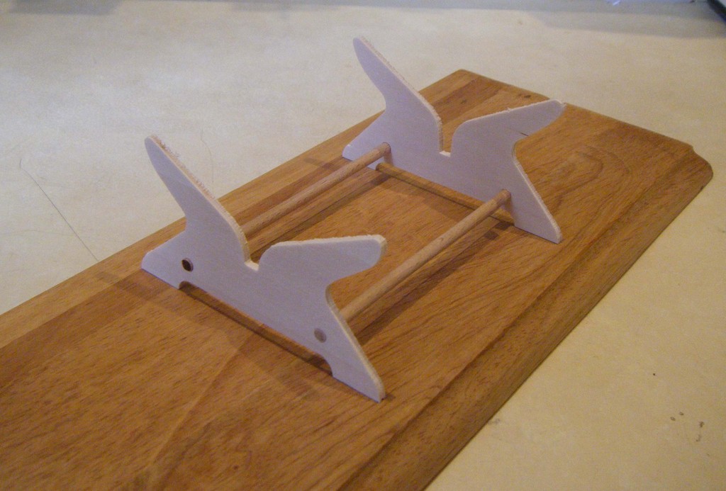 Accessoire pour maquette : Socle pour maquette de bateau en bois