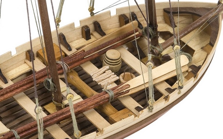 Ancienne Barque En Bois Jouet – Bateau Miniature – Longueur 17,5 Cm – Fabrication Française