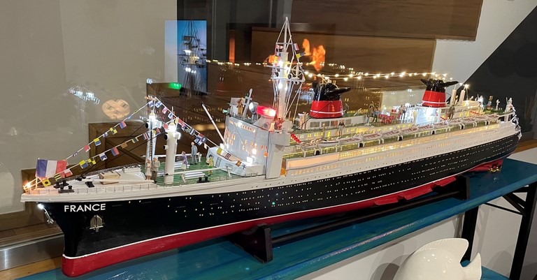 Maquette bois le France