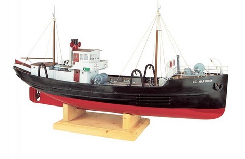 maquette de chalutier en bois