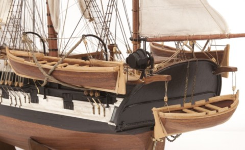 Maquette de bateau en bois HMS Beagle