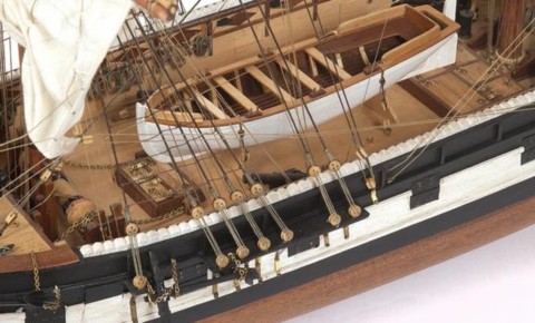 Maquette de bateau en bois HMS Beagle