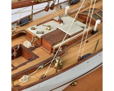 Maquette bois de voilier de luxe