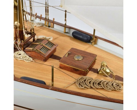 Maquette bois de voilier de luxe