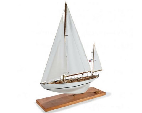 Maquette bois de voilier de luxe