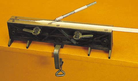 Etau à listeau pour maquette de bateau en bois