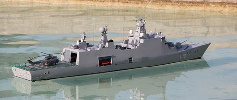 bateau militaire en maquette