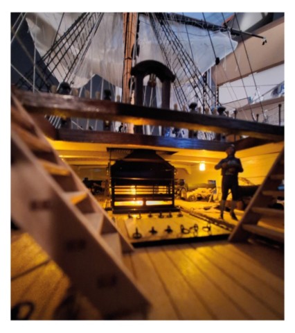 Maquette de bateau en bois HMS SURPRISE Artesania